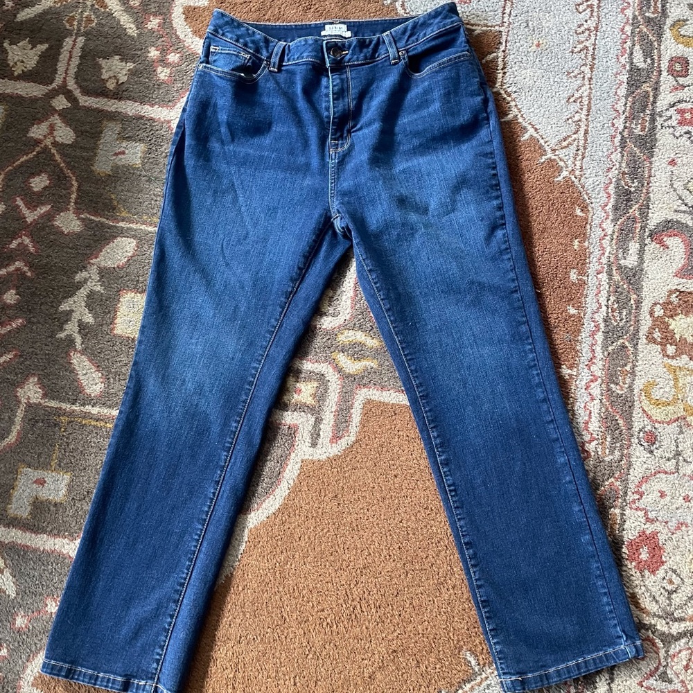 Women’s size 16 Classic Fit LL Bean Jeans EUC